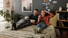 7 Dinge, die Ihr Schlafzimmer furchtbar aussehen lassen: Antworten von Innenarchitekt:innen